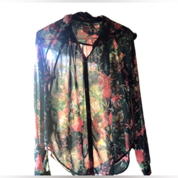 Semi-sheer floral blouse - Picture 3 of 6